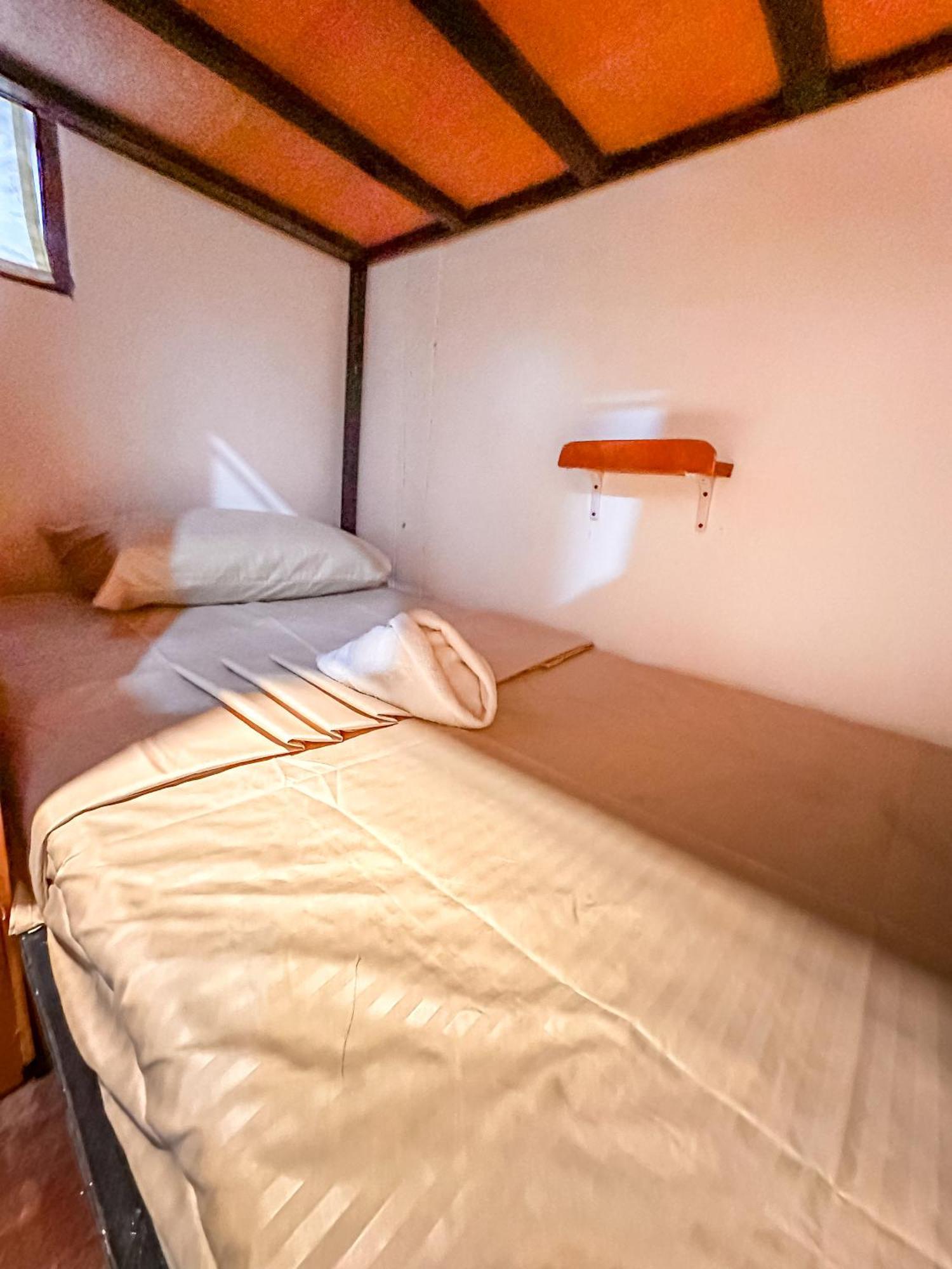 Hangout'S Hostel El Nido Buitenkant foto